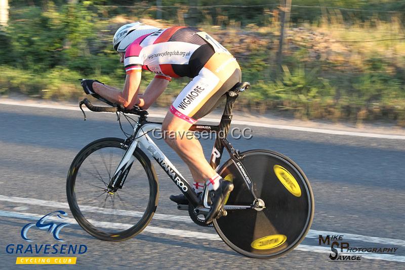 20180821-0500.jpg - Wigmore CC Rider Keith Walker at GCC Evening 10 Time Trial 21-August-2018.  Isle of Grain, Kent.