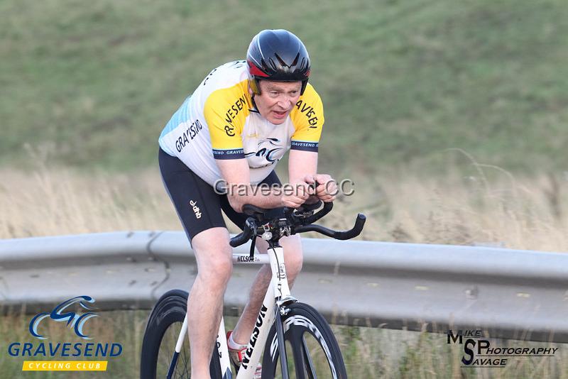 20180828-0157.jpg - GCC Rider Keith Ward at GCC Evening 10 Time Trial 28-August-2018.  Isle of Grain, Kent.