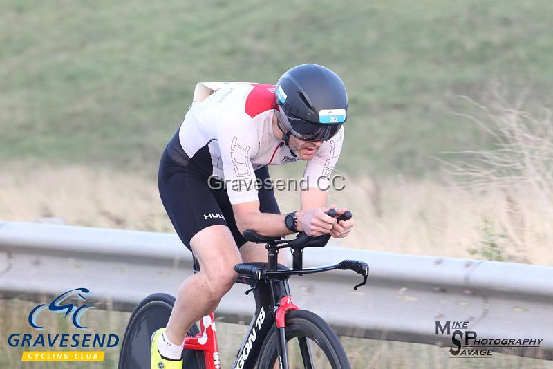 20180828-0171.jpg - Team OA Rider Nel Feakins at GCC Evening 10 Time Trial 28-August-2018.  Isle of Grain, Kent.