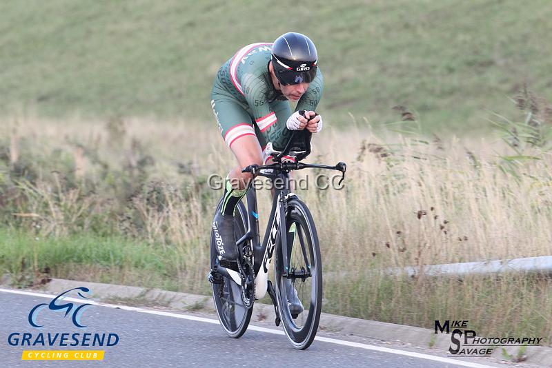 20180828-0203.jpg - Medway Velo Rider Lee Kingston at GCC Evening 10 Time Trial 28-August-2018.  Isle of Grain, Kent.