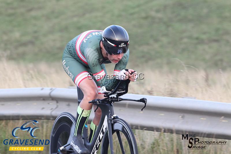 20180828-0207.jpg - Medway Velo Rider Lee Kingston at GCC Evening 10 Time Trial 28-August-2018.  Isle of Grain, Kent.