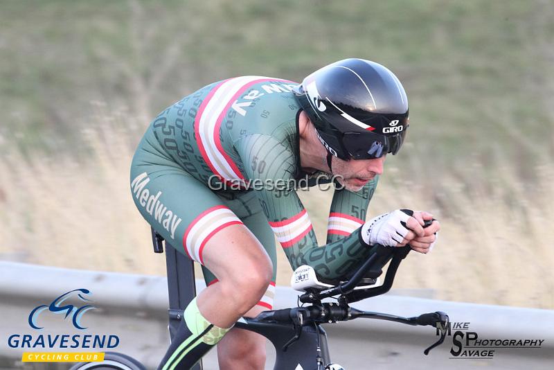 20180828-0212.jpg - Medway Velo Rider Lee Kingston at GCC Evening 10 Time Trial 28-August-2018.  Isle of Grain, Kent.