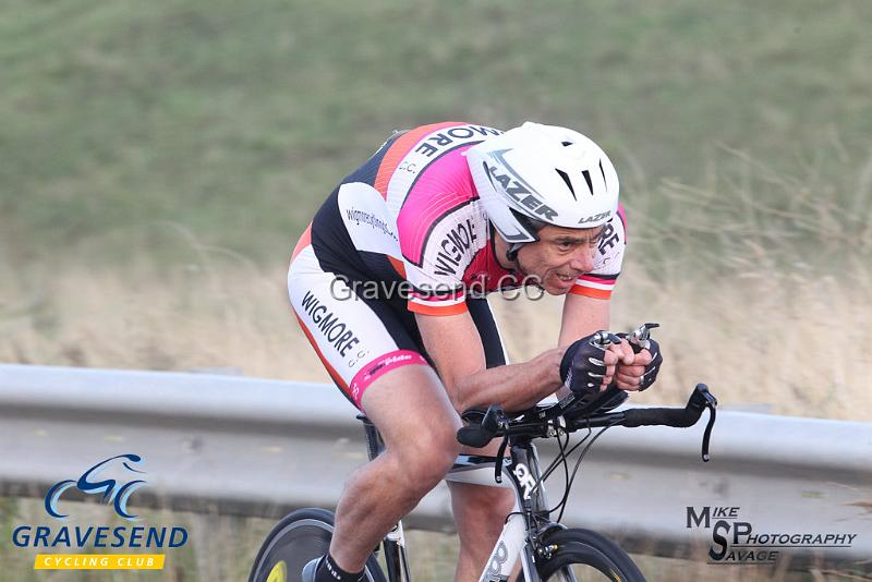 20180828-0232.jpg - Wigmore CC Rider Keith Walker at GCC Evening 10 Time Trial 28-August-2018.  Isle of Grain, Kent.