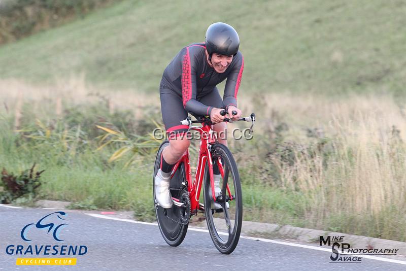 20180828-0244.jpg - Wigmore CC Rider Antony Bee at GCC Evening 10 Time Trial 28-August-2018.  Isle of Grain, Kent.