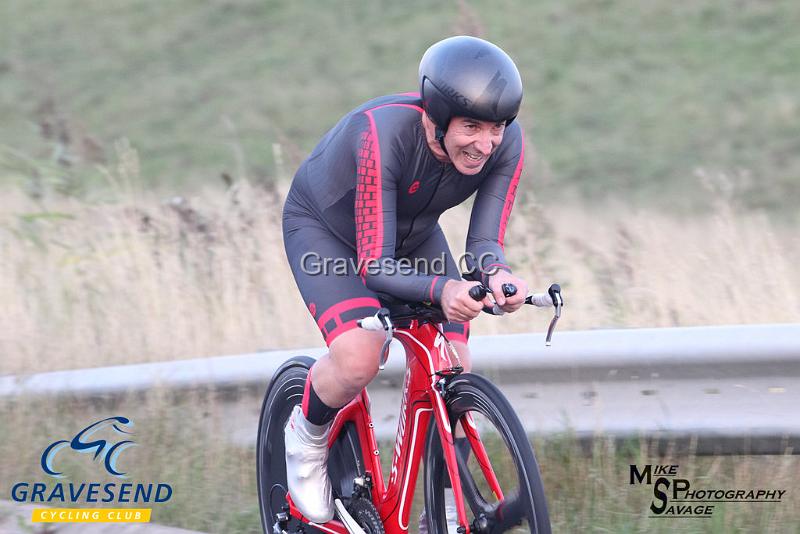 20180828-0248.jpg - Wigmore CC Rider Antony Bee at GCC Evening 10 Time Trial 28-August-2018.  Isle of Grain, Kent.