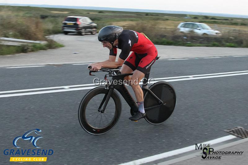 20180828-0406.jpg - GCC Rider Martin Jessup at GCC Evening 10 Time Trial 28-August-2018.  Isle of Grain, Kent.
