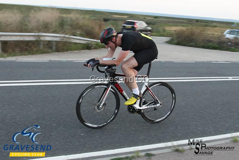 20180828-0433.jpg - Medway Tri Rider Andy Pole at GCC Evening 10 Time Trial 28-August-2018.  Isle of Grain, Kent.