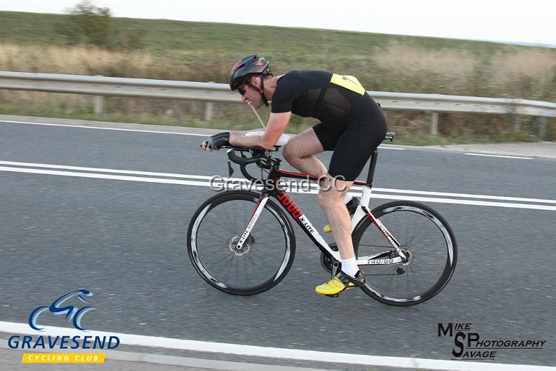 20180828-0435.jpg - Medway Tri Rider Andy Pole at GCC Evening 10 Time Trial 28-August-2018.  Isle of Grain, Kent.