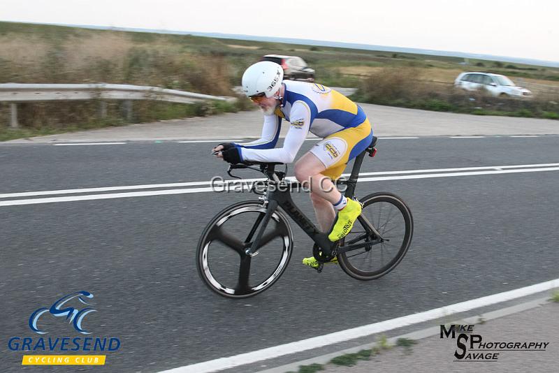 20180828-0440.jpg - CC Bexley Rider Mark Starbuck at GCC Evening 10 Time Trial 28-August-2018.  Isle of Grain, Kent.