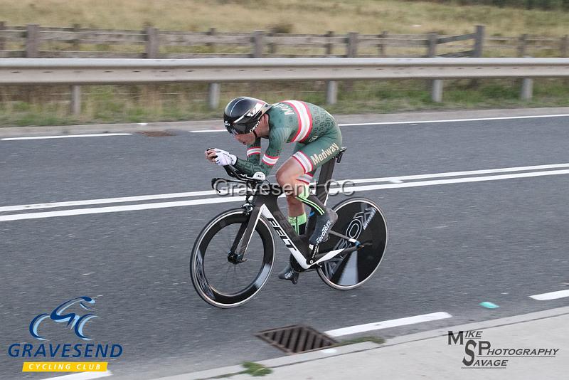 20180828-0505.jpg - Medway Velo Rider Lee Kingston at GCC Evening 10 Time Trial 28-August-2018.  Isle of Grain, Kent.