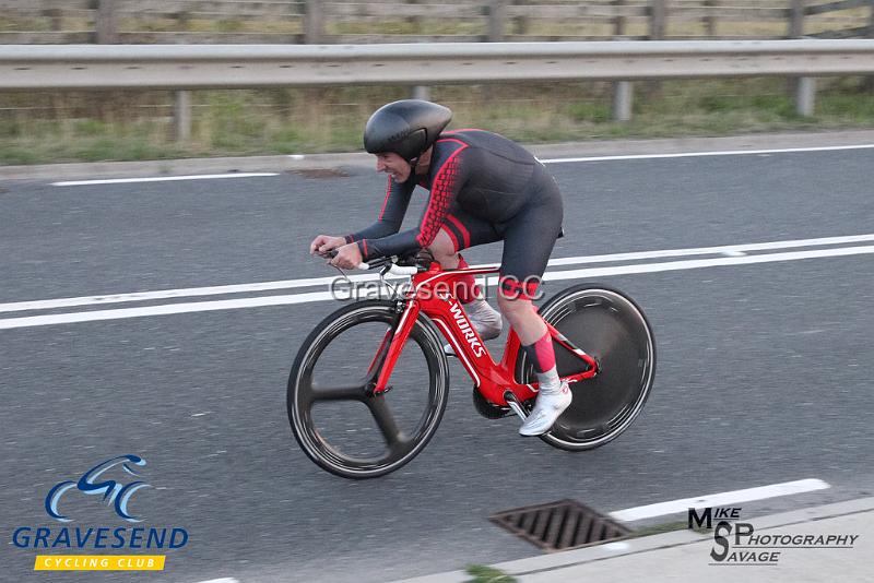 20180828-0543.jpg - Wigmore CC Rider Antony Bee at GCC Evening 10 Time Trial 28-August-2018.  Isle of Grain, Kent.