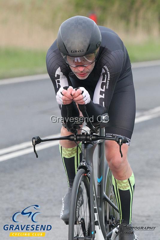 20190409-0005.jpg - Medway Velo Rider Lee Kingston at GCC Evening 10 Time Trial 09-April-2019.  Course Q10/24 Isle of Grain, Kent.