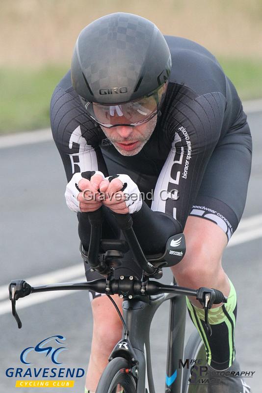 20190409-0007.jpg - Medway Velo Rider Lee Kingston at GCC Evening 10 Time Trial 09-April-2019.  Course Q10/24 Isle of Grain, Kent.