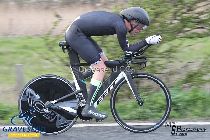 20190409-0074.jpg - Medway Velo Rider Lee Kingston at GCC Evening 10 Time Trial 09-April-2019.  Course Q10/24 Isle of Grain, Kent.