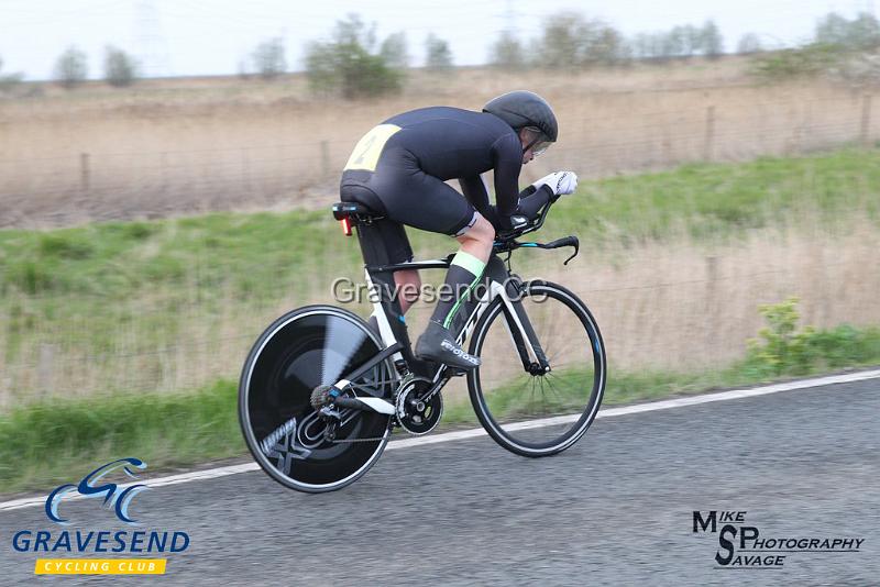 20190409-0077.jpg - Medway Velo Rider Lee Kingston at GCC Evening 10 Time Trial 09-April-2019.  Course Q10/24 Isle of Grain, Kent.