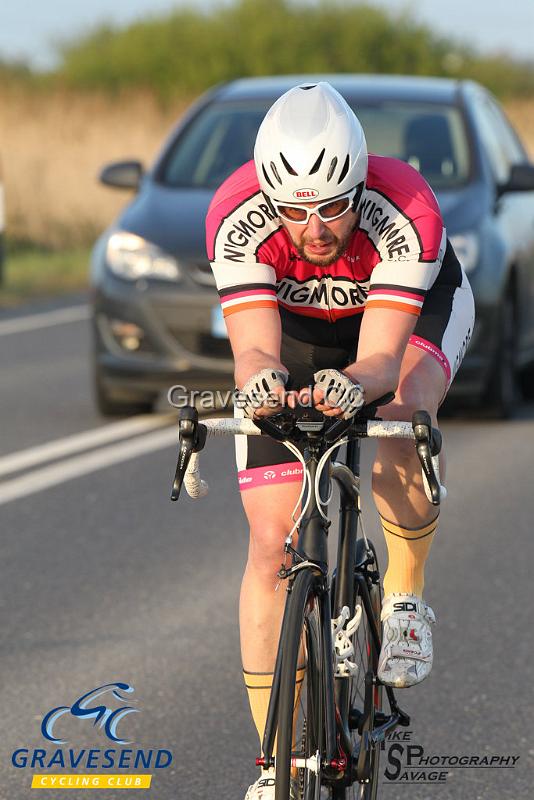 20190430-0059.jpg - Wigmore CC Rider Phil Appleby at GCC Evening 10 Time Trial 30-April-2019.  Course Q10/24 Isle of Grain, Kent.
