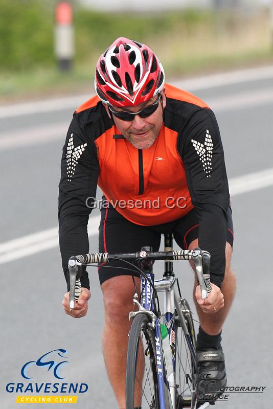 20190507-0004.jpg - Medway Tri Rider Anton Chadwick at GCC Evening 10 Time Trial 07-May-2019.  Course Q10/24 Isle of Grain, Kent.