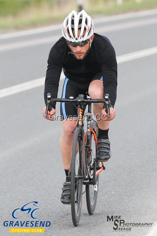 20190507-0170.jpg - Medway Tri Rider Ben McDowell at GCC Evening 10 Time Trial 07-May-2019.  Course Q10/24 Isle of Grain, Kent.