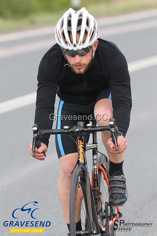 20190507-0175.jpg - Medway Tri Rider Ben McDowell at GCC Evening 10 Time Trial 07-May-2019.  Course Q10/24 Isle of Grain, Kent.