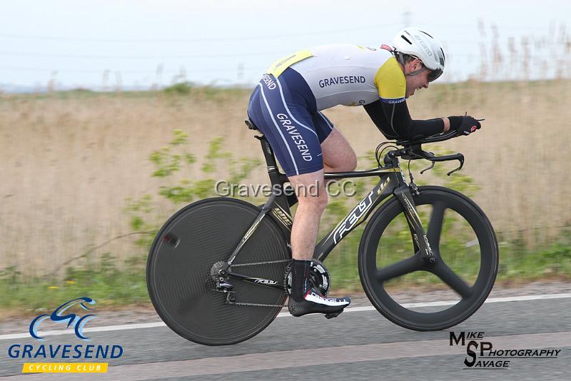 20190507-0191.jpg - GCC Rider Steve Harrington at GCC Evening 10 Time Trial 07-May-2019.  Course Q10/24 Isle of Grain, Kent.
