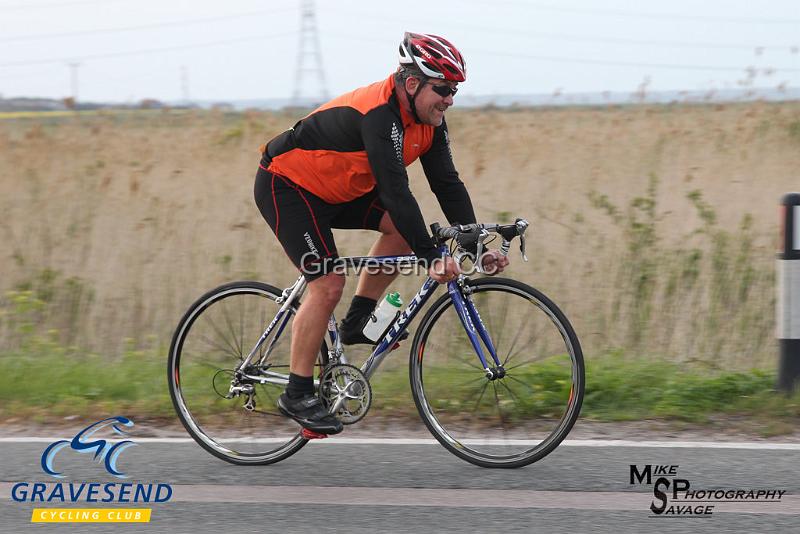 20190507-0251.jpg - Medway Tri Rider Anton Chadwick at GCC Evening 10 Time Trial 07-May-2019.  Course Q10/24 Isle of Grain, Kent.