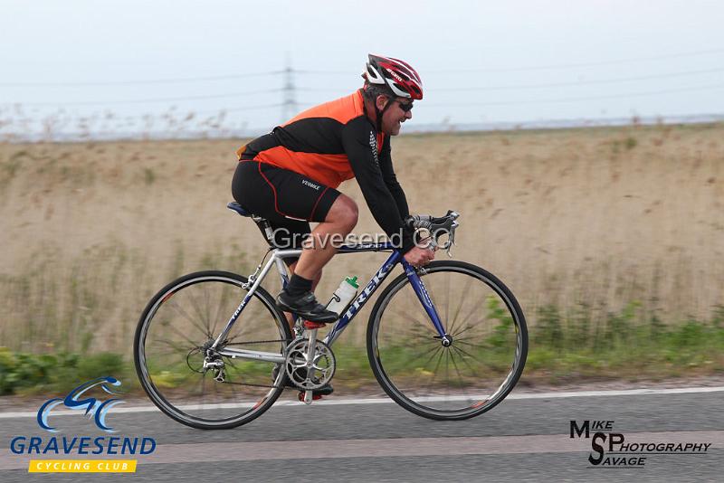 20190507-0255.jpg - Medway Tri Rider Anton Chadwick at GCC Evening 10 Time Trial 07-May-2019.  Course Q10/24 Isle of Grain, Kent.