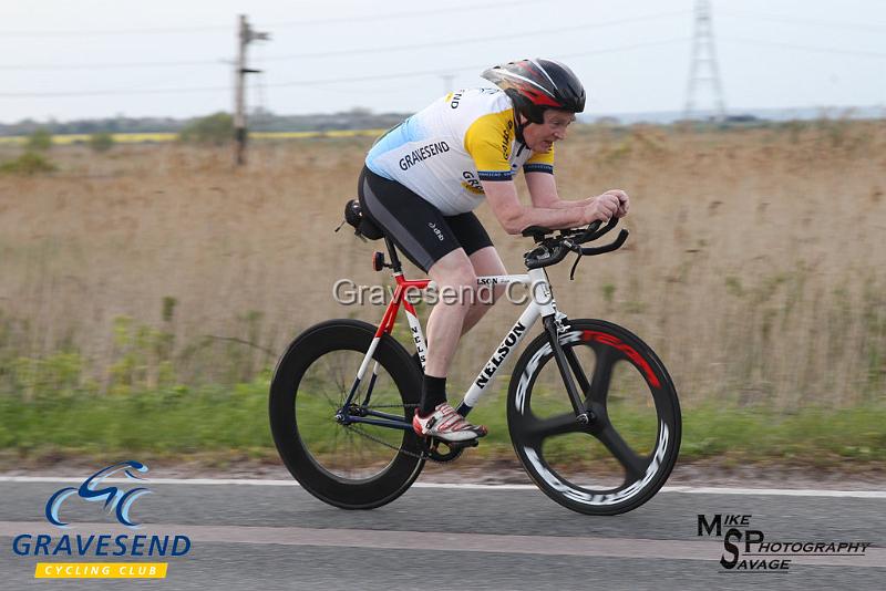 20190507-0305.jpg - GCC Rider Keith Ward at GCC Evening 10 Time Trial 07-May-2019.  Course Q10/24 Isle of Grain, Kent.