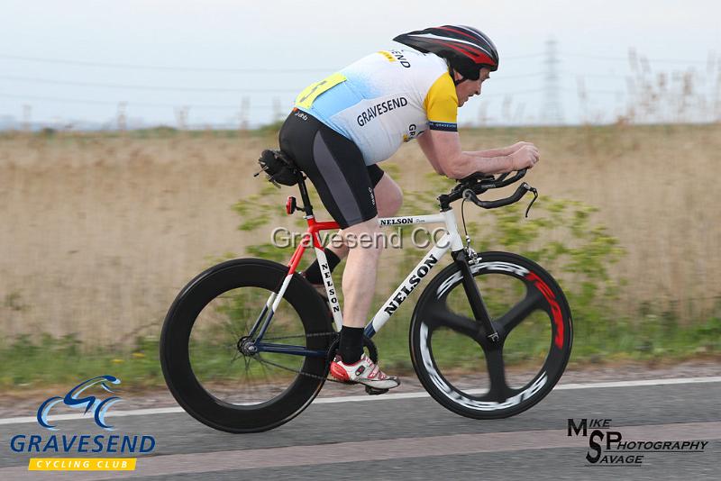 20190507-0310.jpg - GCC Rider Keith Ward at GCC Evening 10 Time Trial 07-May-2019.  Course Q10/24 Isle of Grain, Kent.