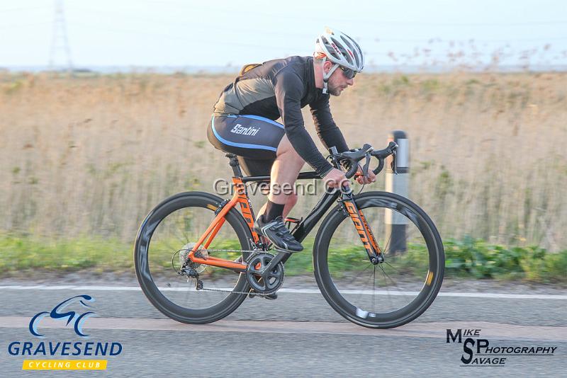 20190507-0390.jpg - Medway Tri Rider Ben McDowell at GCC Evening 10 Time Trial 07-May-2019.  Course Q10/24 Isle of Grain, Kent.