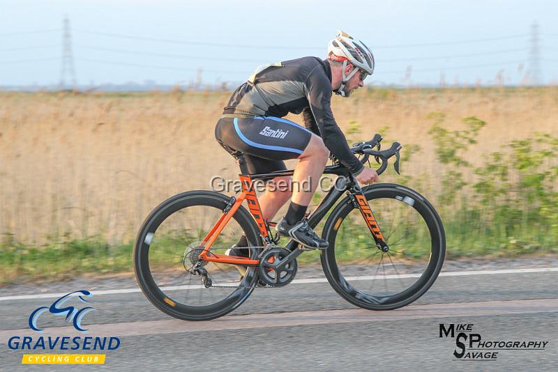 20190507-0393.jpg - Medway Tri Rider Ben McDowell at GCC Evening 10 Time Trial 07-May-2019.  Course Q10/24 Isle of Grain, Kent.