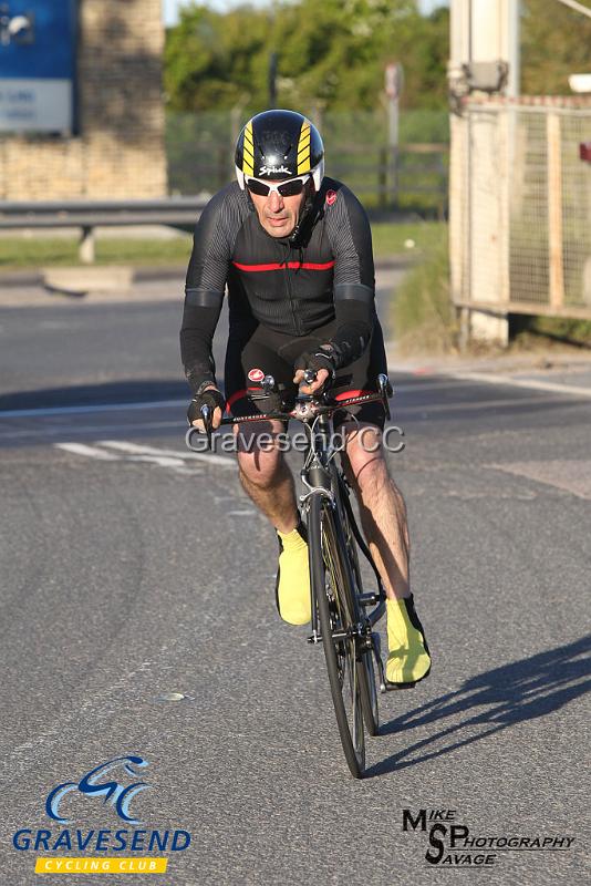 20190514-0116.jpg - VTTA Kent Rider Mike Hawkins at GCC Evening 10 Time Trial 14-May-2019.  Course Q10/24 Isle of Grain, Kent.
