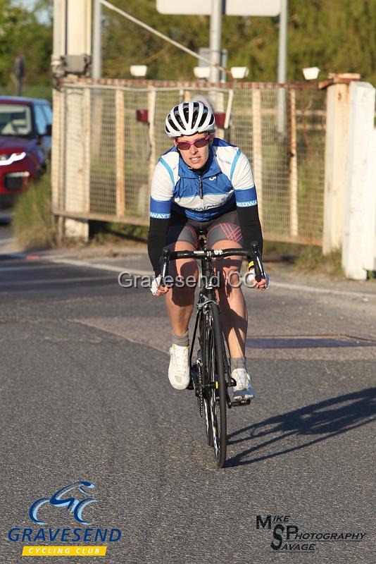 20190514-0174.jpg - Medway Tri Rider Belinda at GCC Evening 10 Time Trial 14-May-2019.  Course Q10/24 Isle of Grain, Kent.