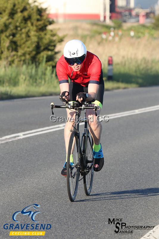 20190528-0125.jpg - Medway Tri Rider Nigel Lynch at GCC Evening 10 Time Trial 28-May-2019.  Course Q10/24 Isle of Grain, Kent.