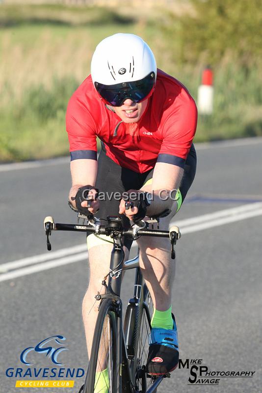 20190528-0130.jpg - Medway Tri Rider Nigel Lynch at GCC Evening 10 Time Trial 28-May-2019.  Course Q10/24 Isle of Grain, Kent.