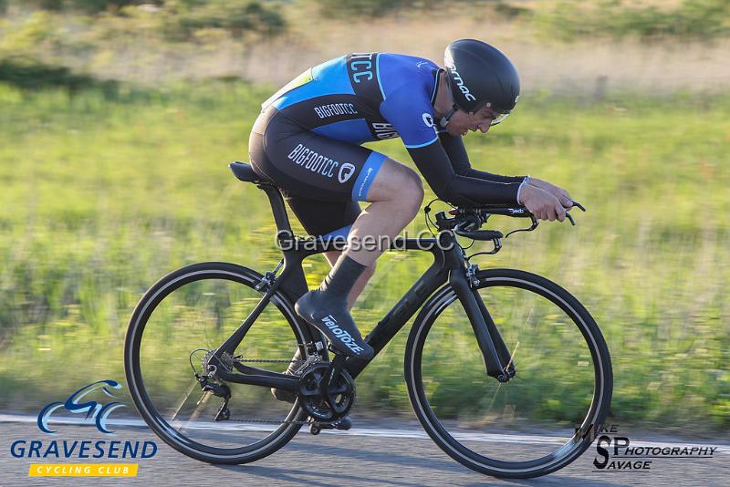 20190528-0217.jpg - Gemini BC Rider James Hawkins at GCC Evening 10 Time Trial 28-May-2019.  Course Q10/24 Isle of Grain, Kent.