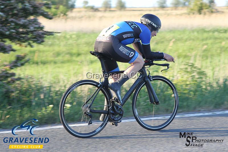 20190528-0221.jpg - Gemini BC Rider James Hawkins at GCC Evening 10 Time Trial 28-May-2019.  Course Q10/24 Isle of Grain, Kent.