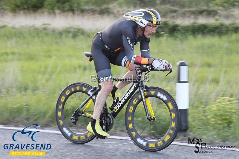 20190528-0311.jpg - VTTA Kent Rider Mike Hawkins at GCC Evening 10 Time Trial 28-May-2019.  Course Q10/24 Isle of Grain, Kent.
