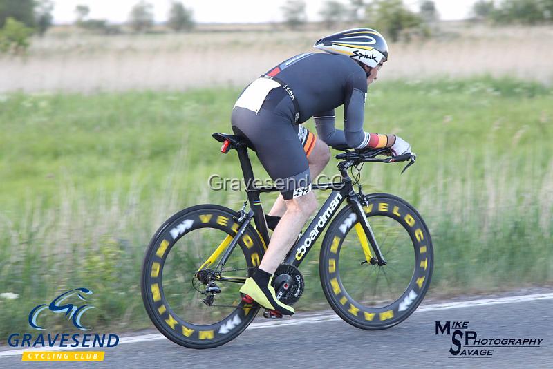 20190528-0316.jpg - VTTA Kent Rider Mike Hawkins at GCC Evening 10 Time Trial 28-May-2019.  Course Q10/24 Isle of Grain, Kent.