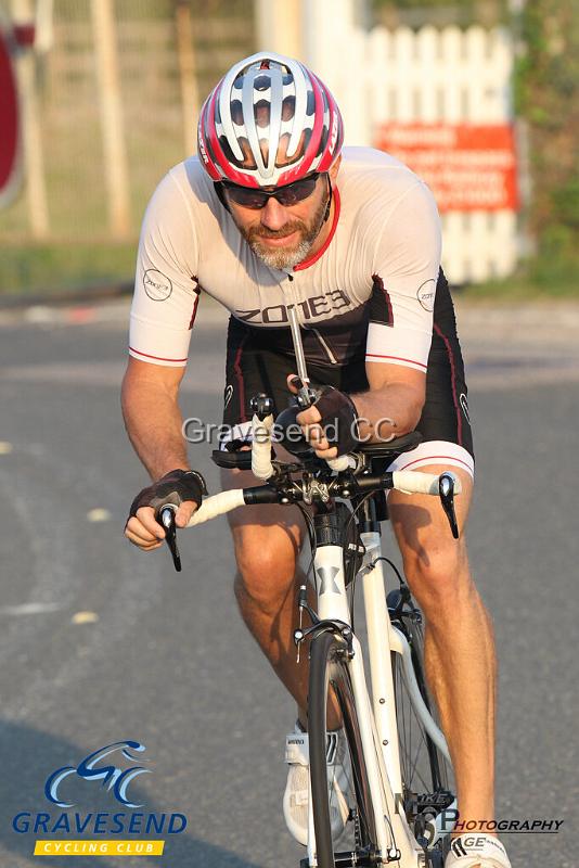 20190827-0024.jpg - Medway Tri Rider Mark Laing at GCC Evening 10 Time Trial 27-August-2019.  Course Q10/24 Isle of Grain, Kent.