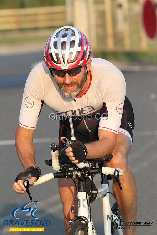 20190827-0029.jpg - Medway Tri Rider Mark Laing at GCC Evening 10 Time Trial 27-August-2019.  Course Q10/24 Isle of Grain, Kent.