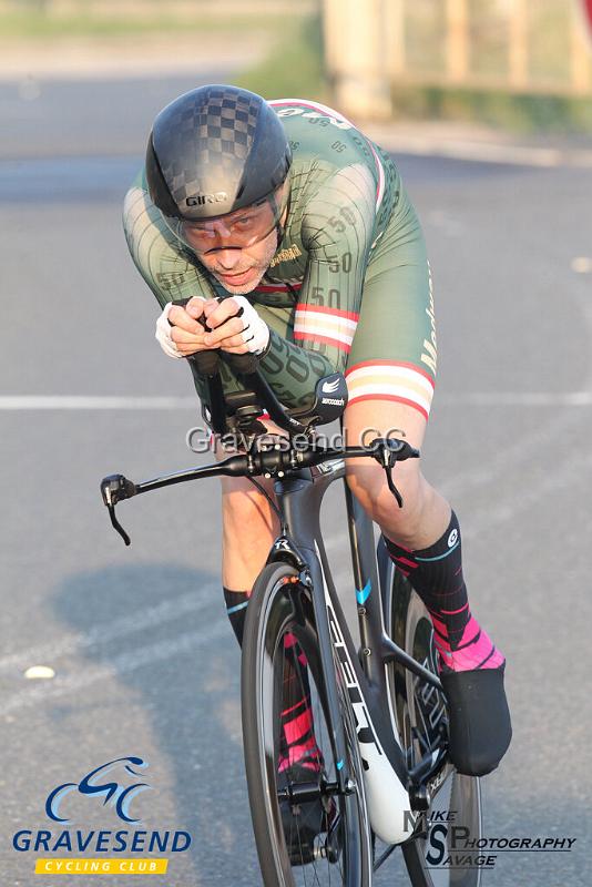20190827-0097.jpg - Medway Velo Rider Lee Kingston at GCC Evening 10 Time Trial 27-August-2019.  Course Q10/24 Isle of Grain, Kent.