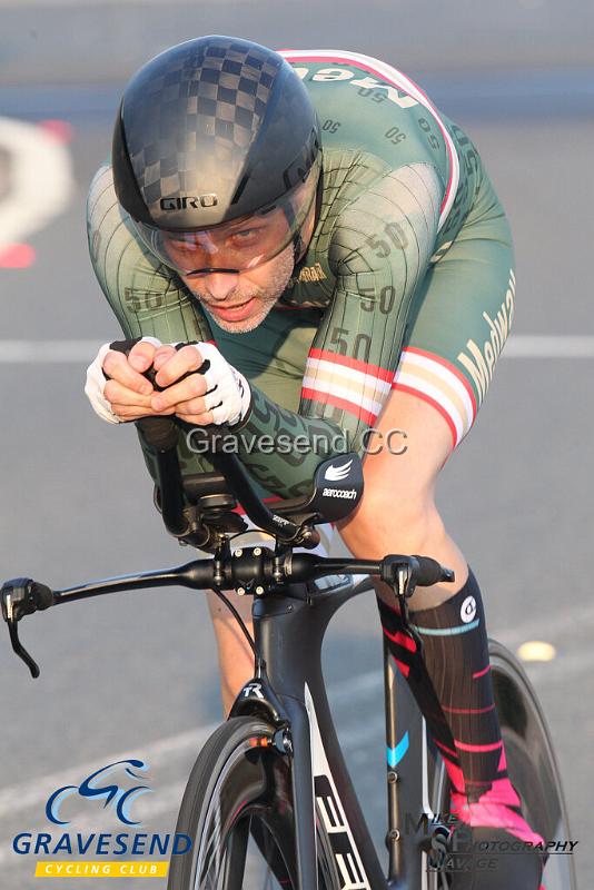 20190827-0099.jpg - Medway Velo Rider Lee Kingston at GCC Evening 10 Time Trial 27-August-2019.  Course Q10/24 Isle of Grain, Kent.