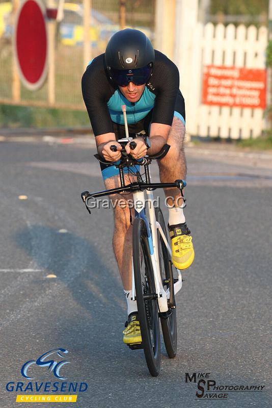 20190827-0343.jpg - Medway Tri Rider Andy Pole at GCC Evening 10 Time Trial 27-August-2019.  Course Q10/24 Isle of Grain, Kent.