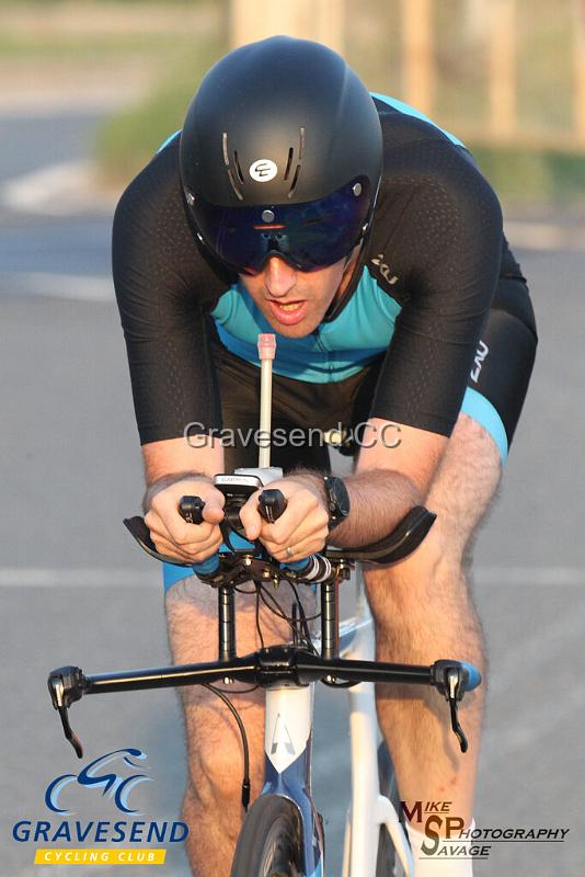20190827-0348.jpg - Medway Tri Rider Andy Pole at GCC Evening 10 Time Trial 27-August-2019.  Course Q10/24 Isle of Grain, Kent.