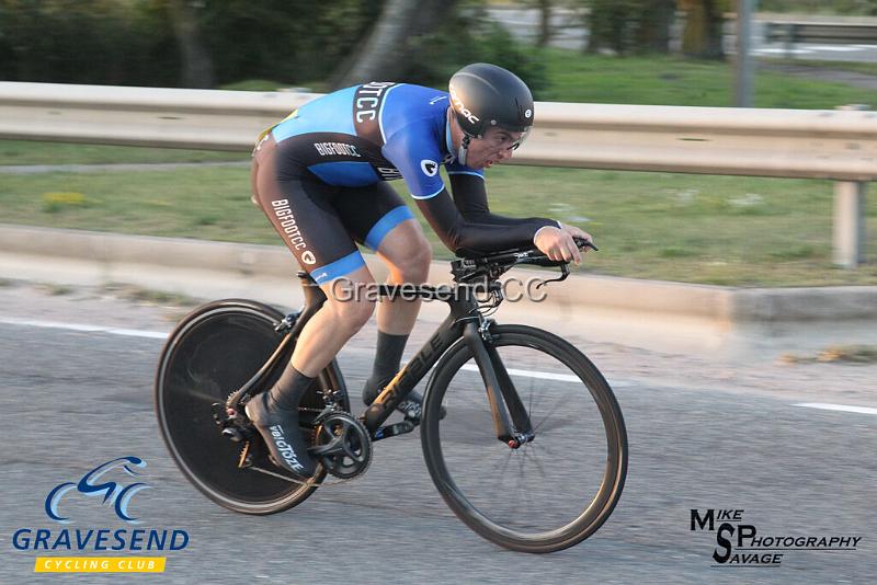 20190827-0440.jpg - Gemini BC Rider James Hawkins at GCC Evening 10 Time Trial 27-August-2019.  Course Q10/24 Isle of Grain, Kent.