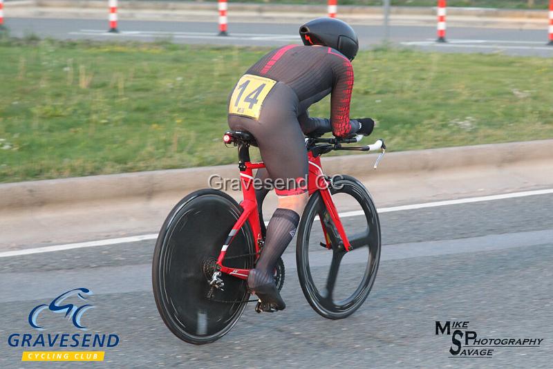 20190827-0490.jpg - Wigmore CC Rider Antony Bee at GCC Evening 10 Time Trial 27-August-2019.  Course Q10/24 Isle of Grain, Kent.
