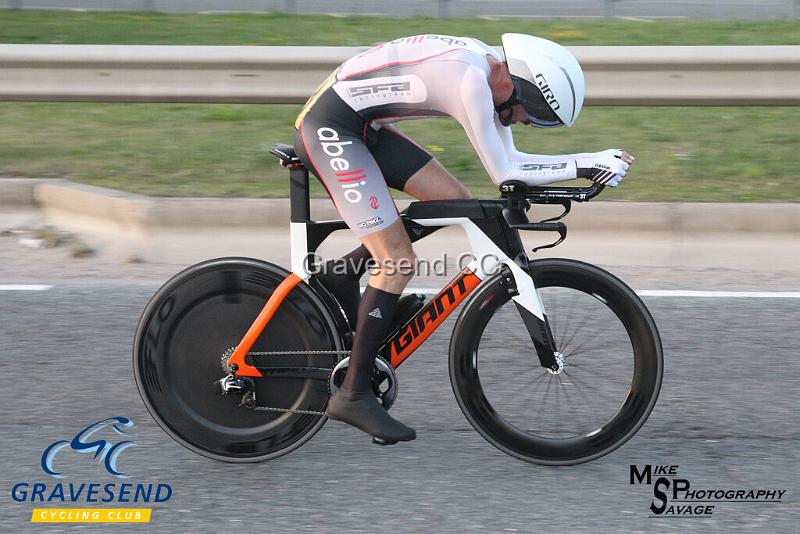 20190827-0546.jpg - Abellio SFA RT Rider Richard Jones at GCC Evening 10 Time Trial 27-August-2019.  Course Q10/24 Isle of Grain, Kent.