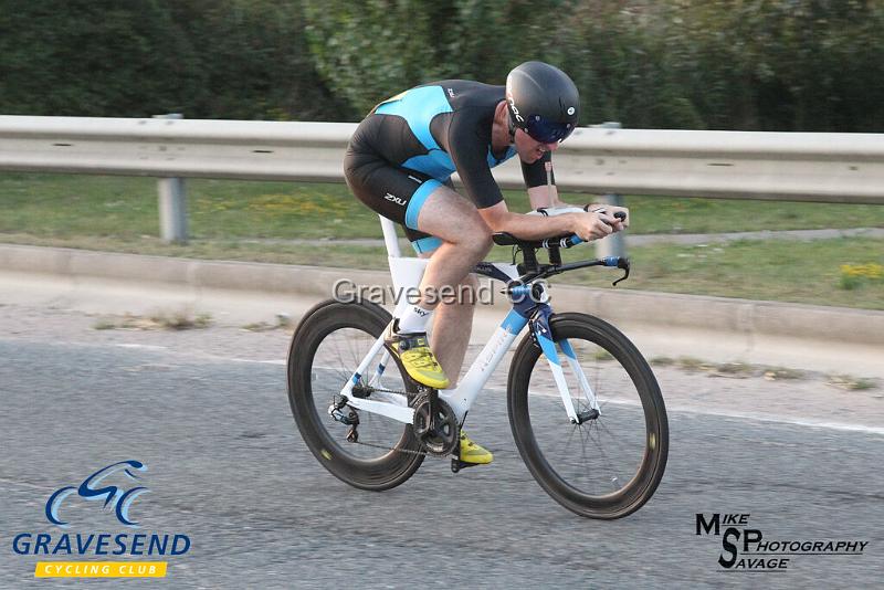 20190827-0557.jpg - Medway Tri Rider Andy Pole at GCC Evening 10 Time Trial 27-August-2019.  Course Q10/24 Isle of Grain, Kent.